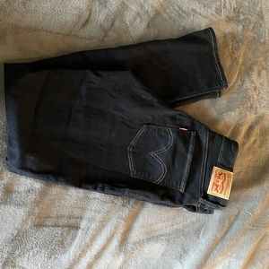 Levi’s dark blue mid rise skinny jean